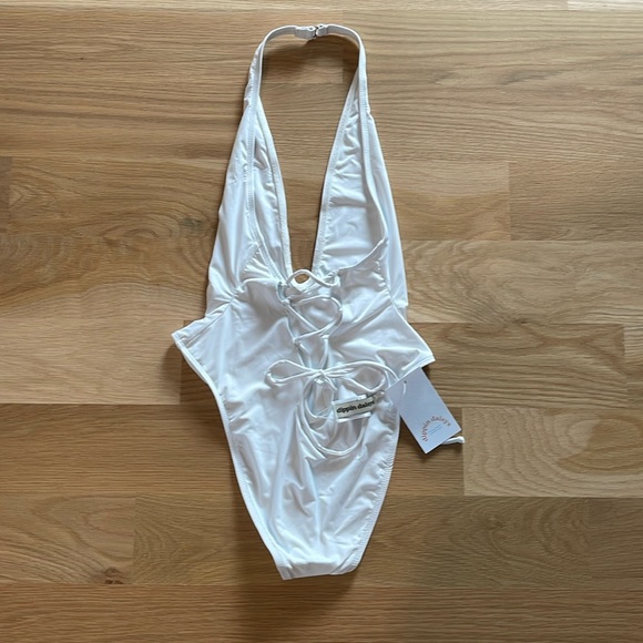 NWT Dippin’ Daisy’s Cheryl Low Cut V-Neck One Piece Bride Bachelorette Vacation - Picture 10 of 16